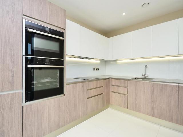 Leapale Lane, Guildford, GU1 2 bed flat to rent £2,500 pcm £577 pw