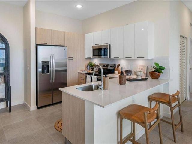 LEASE TAKEOVER | Water Views