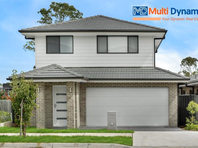 Lease This Stunning Double Storey Home Perfect for Modern Living!