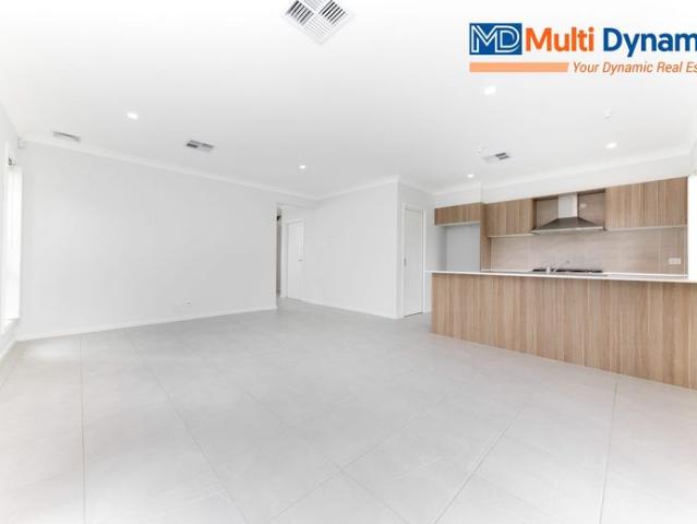 Lease This Stunning Double Storey Home Perfect for Modern Living!