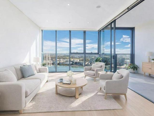 LEASE FOR $900PW | WELCOME TO RHODES CENTRA AT 8 WALKER ST | SPARKLING WATERVIEWS | LOW STRATA LEVY | HIGH RETAL RETURN