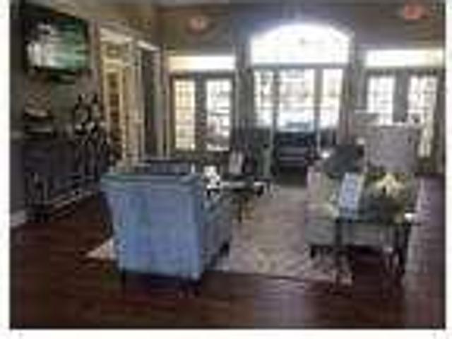 Lease Spacious 1+1. Approx 1,013 sf of Living Space!