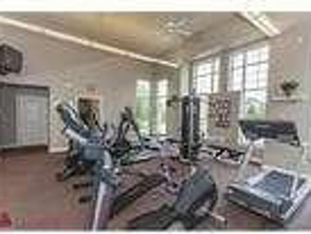 Lease Spacious 1+1. Approx 780 sf of Living Space. $970/mo