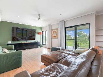 LEASEBREAK: Fully furnished 3 bedroom townhouse in sought after location!