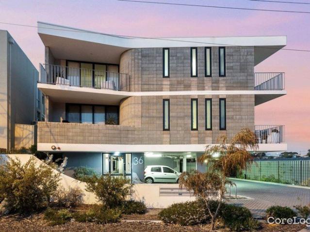 FULLY FURNISHED WALK TO SCARBOROUGH BEACH, EASY CITY ACCESS, FEEL AT HOME INSTANTLY