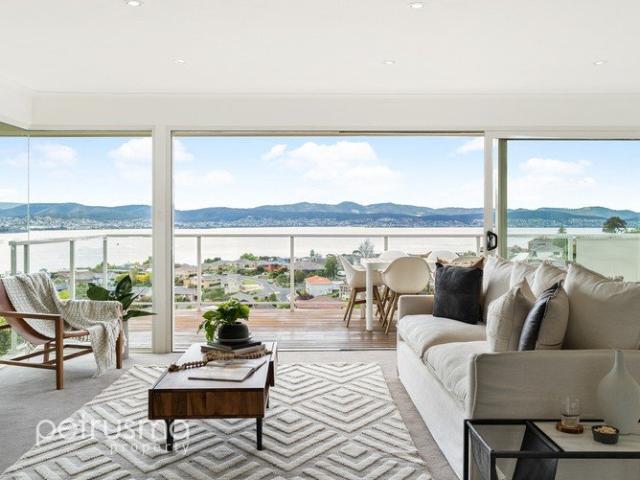 LEASED UNTIL 16/4/27 FOR $670pw Premium Location & Magnificent Water Views