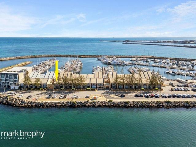 LEASEHOLD APARTMENT ON THE POINT !