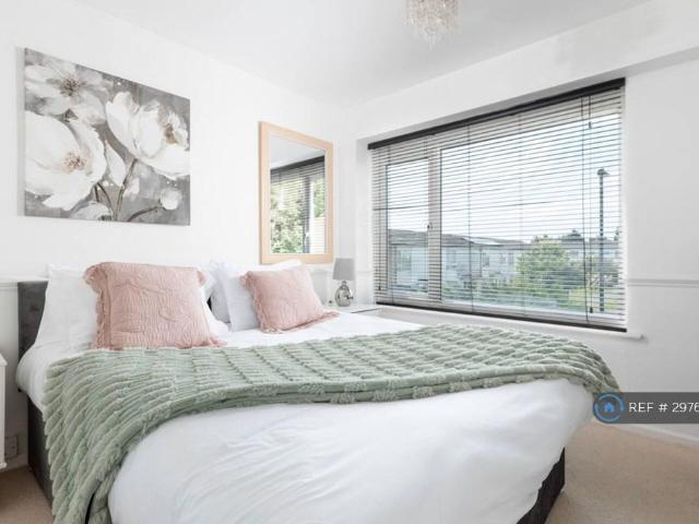 Leaside Way, Southampton, SO16 3 bed semi detached house to rent £2,450 pcm £565 pw