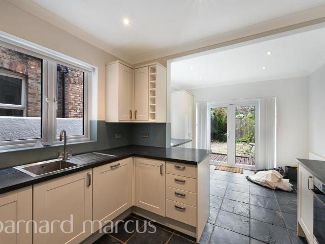 Lebanon Road, CROYDON 3 bed house to rent £2,250 pcm £519 pw