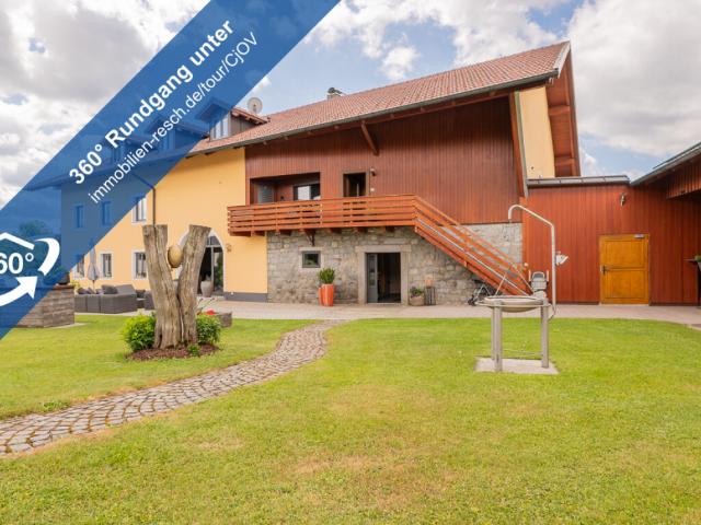 Leben unterm Dach in KellbergTraumhafte 3 Zimmer Wohnung mit Tageslichtduschbad, verspielten Mansarden und EBK