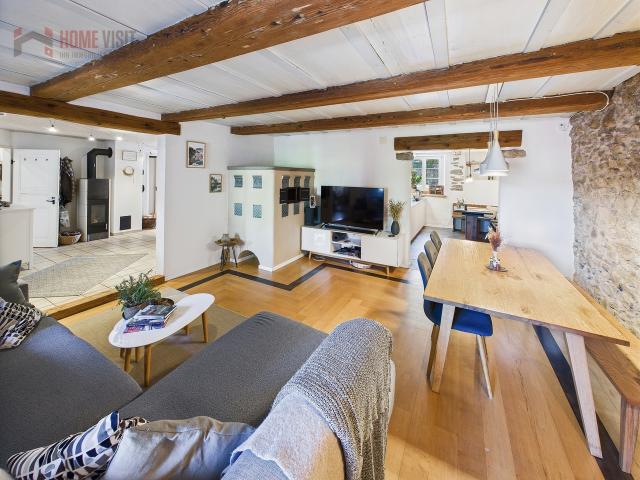 Leben, wo andere träumen – 5.5 Zi. Wohnung mit Pferdestall & Weide