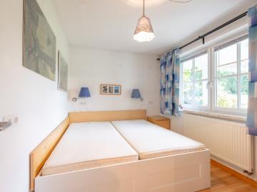 Leben, wo andere Urlaub machen – 6 Zimmer Maisonette mit Seeblickidylle am Irrsee