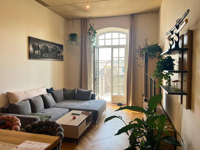Leben am Wasser: 3 Zimmer Wohnung mit großem Balkon und Tiefgaragenstellplatz in der Traunfabrik