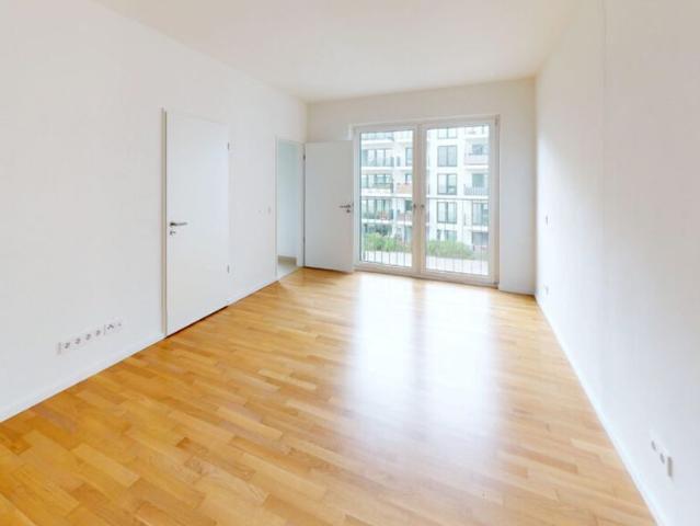 Leben am Wasser: Exklusive 3 Zimmer Wohnung mit Spreeblick in Berlin Mitte