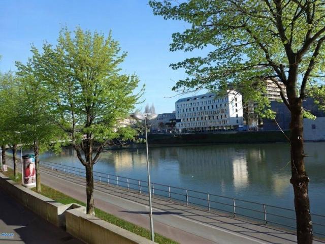 Leben am Fluss: Schicke 3 Zimmer Wohnung in Ceconistadthaus