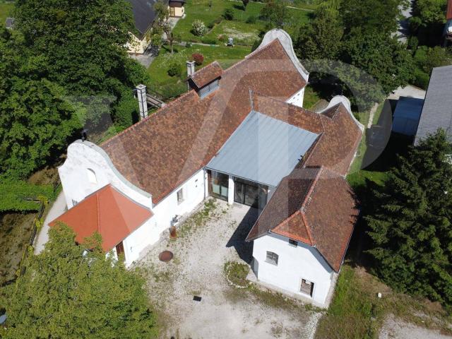 Leben im historischen Hammerwerk – Freiraum für Wohnen, Kunst & Visionen