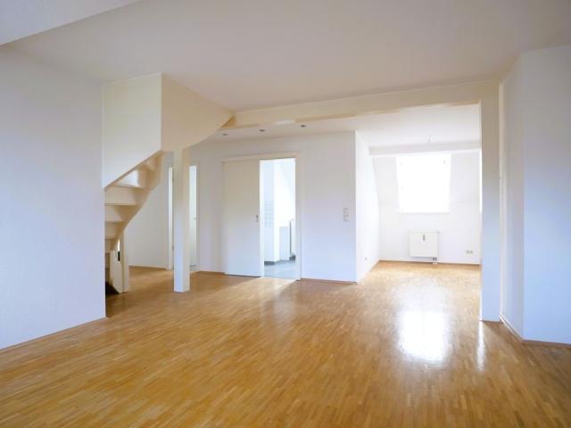 Leben in der City: Charmante 3,5 Zimmer Maisonettewohnung mit gemeinschaftlicher Dachterrasse