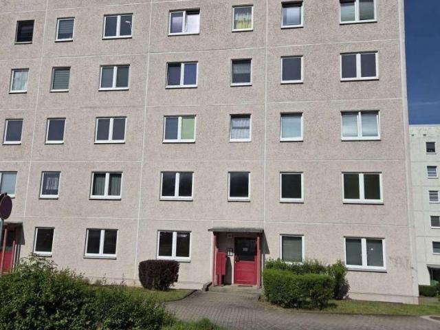 Leben mit kurzen Wegen! Zwei Zimmer plus Balkon