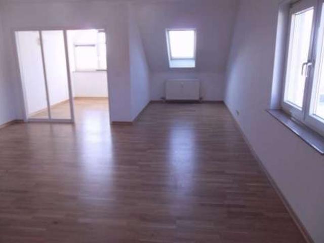 Lebendig wohnen: 3 Zimmer Dachgeschosswohnung in Weinheim