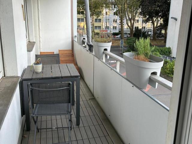 Lebendig wohnen in Braunsfeld: 3 Zimmer Wohnung mit Balkon