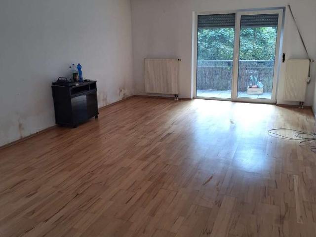 Lebendiger Raum in Saarbrücken: 3 Zimmer Wohnung mit Balkon