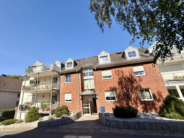 Lebendiger Wohnraum: 3,5 Zimmer Wohnung mit Balkon in Bochum Stiepel