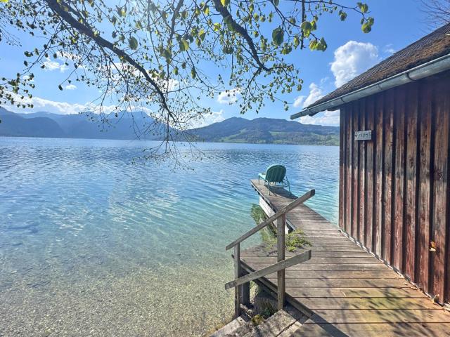 Lebensgefühl Attersee! Wohnhaus mit eigenem Badeplatz, Steg und Bootshaus