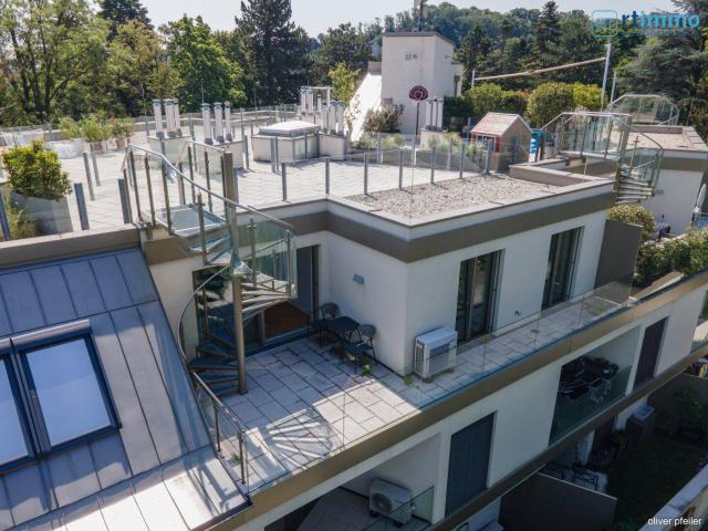 LEBENSGEFÜHL PUR DACHGESCHOSSWOHNUNG MIT GROSSZÜGIGEN TERRASSEN IM GRÜNEN UND 2 GARAGENSTELLPLÄTZEN
