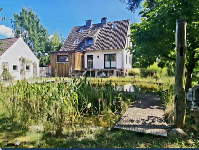 Lebensqualität, die man spürt – großzügiges Zuhause mit traumhaftem Garten und viel Privatsphäre