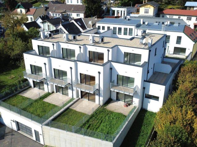 LEBENSQUALITÄT MIT AUSSICHT EXKLUSIVES TOWNHAUS AUF EIGENGRUND IN WEIDLING – NATURNAHES WOHNEN MIT STIL