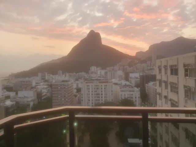 Leblon Prime 1 quarto segunda quadra da praia Rio de Janeiro