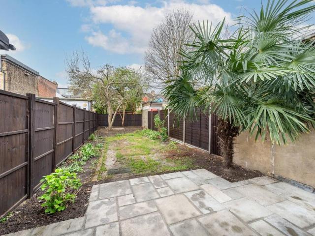 22 Lechmere Road, London, NW2 5BU, United Kingdom | 3 bed townhouse for rent #137836682 | Rentberry
