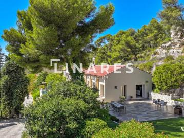 L'ÉCRIN DES LUMIÈRES Villa T7 de 240m² Dépendance Parc pa