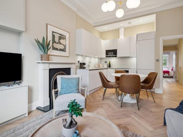 Ledbury Road, Notting Hill, London, W11 2 bed terraced house to rent £5,500 pcm £1,269 pw