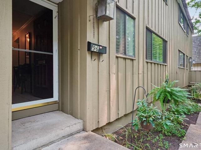 Ledgebrook Dr Unit,norwalk, Condo For Sale