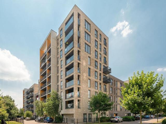 Ledger Court, Colindale, London, NW9 3 bed flat to rent £3,500 pcm £808 pw