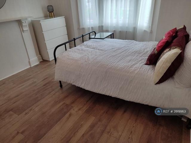 Ledgers Road, Slough, SL1 1 bed in a house share to rent £625 pcm £144 pw