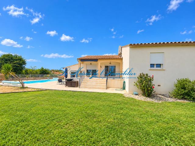 LEDIGNAN, villa avec de belles finitions de type F4 avec piscine chauffée sur 2026 m2 de terrain paysagé