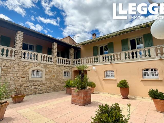 Lédignan Gard Maison très spacieuse avec indépendance et piscine