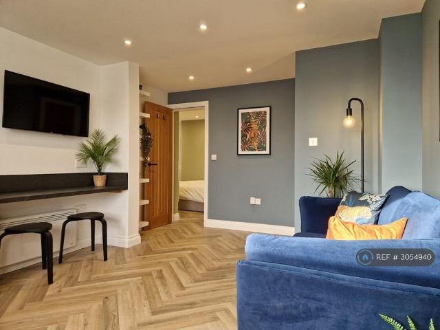Lee Gate, Rochdale, OL12 1 bed in a house share to rent £995 pcm £230 pw