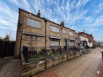 Lee Lane, Horwich, Bolton BL6, 3 bed flat to rent, £950 pcm | PrimeLocation