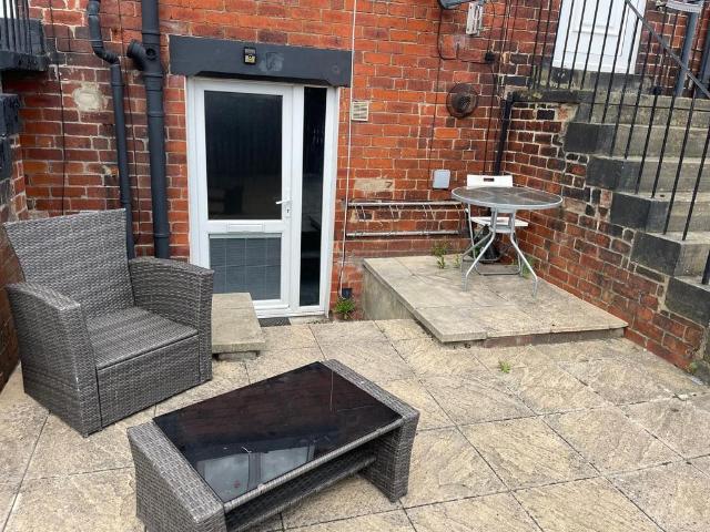 Leeds LS15 1 bed flat to rent £700 pcm £162 pw