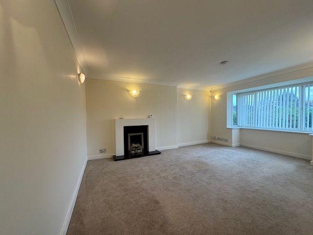 Leeds LS17 2 bed flat to rent £995 pcm £230 pw