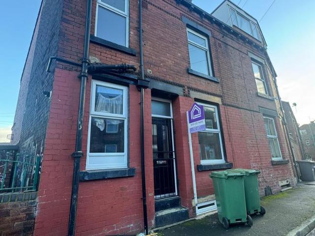 Leeds LS12 3 bed terraced house to rent £1,050 pcm £242 pw