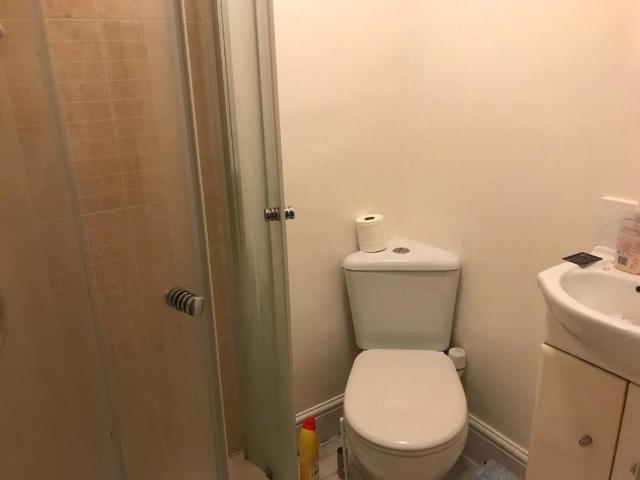 Leeds LS2 2 bed flat to rent £1,213 pcm £280 pw