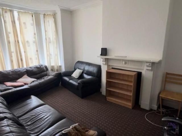 Leeds LS2 5 bed terraced house to rent £2,708 pcm £625 pw