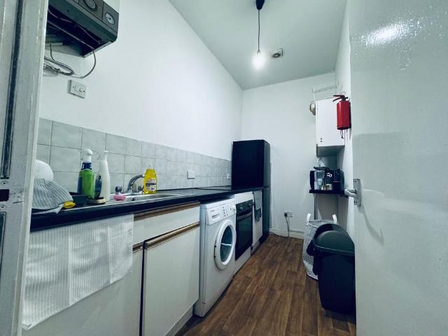 Leeds LS3 1 bed flat to rent £598 pcm £138 pw