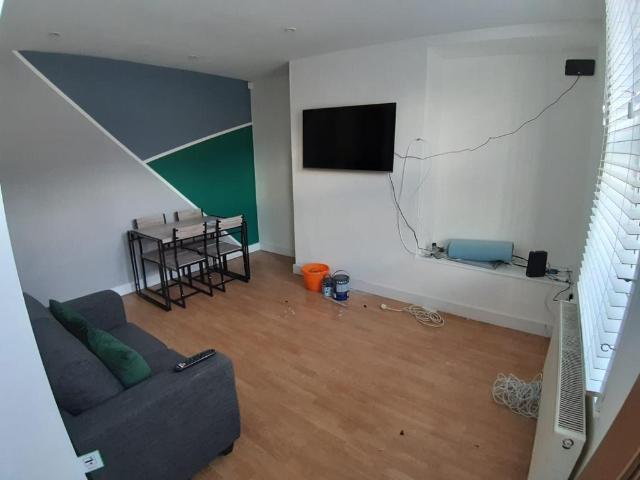 Leeds LS4 4 bed terraced house to rent £1,550 pcm £358 pw