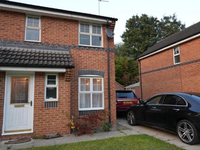 Leeds LS6 3 bed semi detached house to rent £1,400 pcm £323 pw