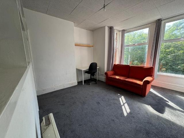 Leeds LS6 1 bed flat to rent £572 pcm £132 pw